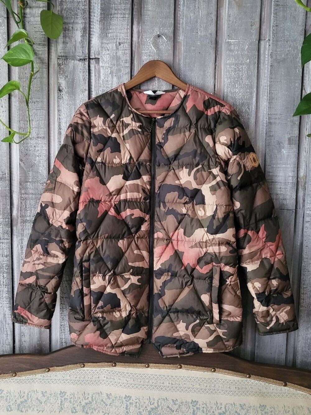 Volcom Camo Down Puffer Jacket Pink Green Quilted Lightweight Full Zip Outerwear